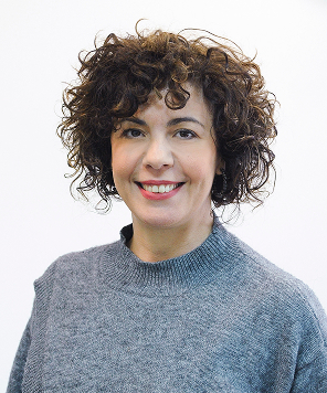 טטיאנה מיכאלה אחראית שיפוצים ומתורגמנית