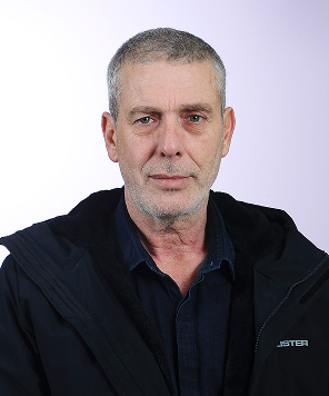 ואסיליס מאזיס  מפקח שיפוצים