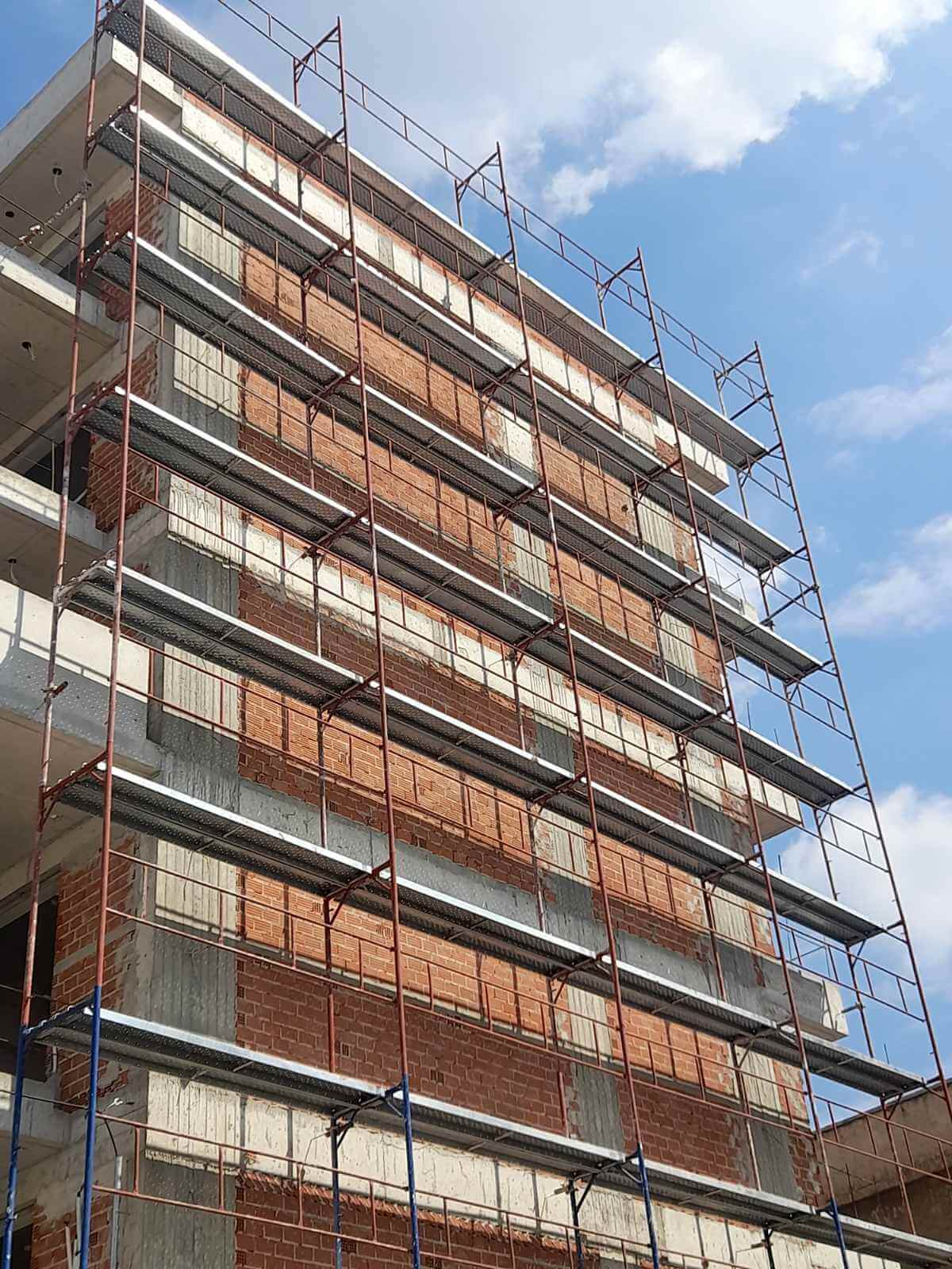 השלד הושלם – מתחילים לראות את הבית קורם עור וגידים!